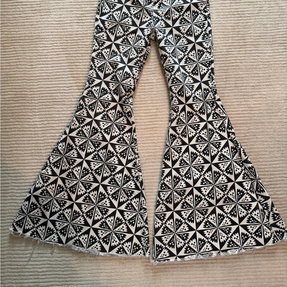 We The Free Geometric Black and White Flare Pants - Picture 6 of 10